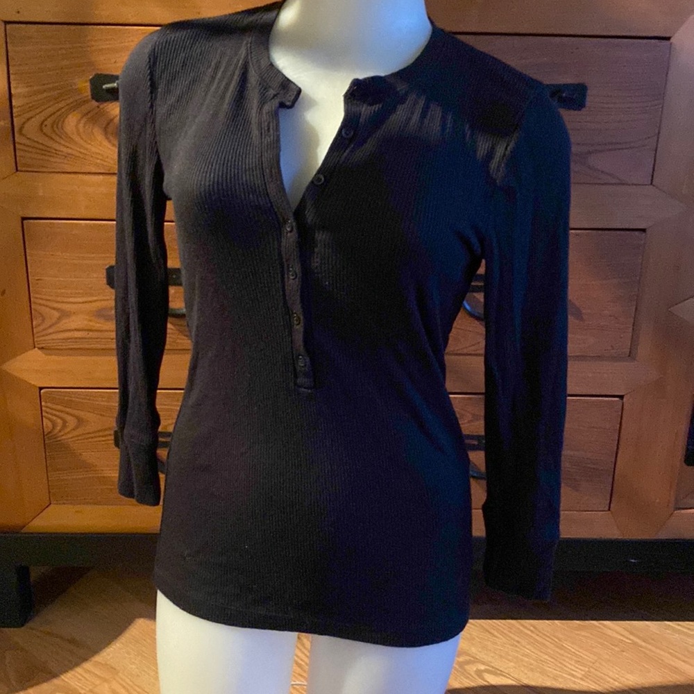 J Crew Women’s black v-neck shirt size XS